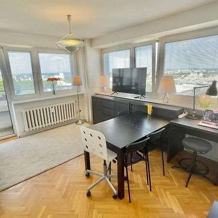 Orange 2 2Xmetro Fast Wifi 50'Tv Netflix Hbo Appletv+ Panorama Apartment Warsaw Exterior photo